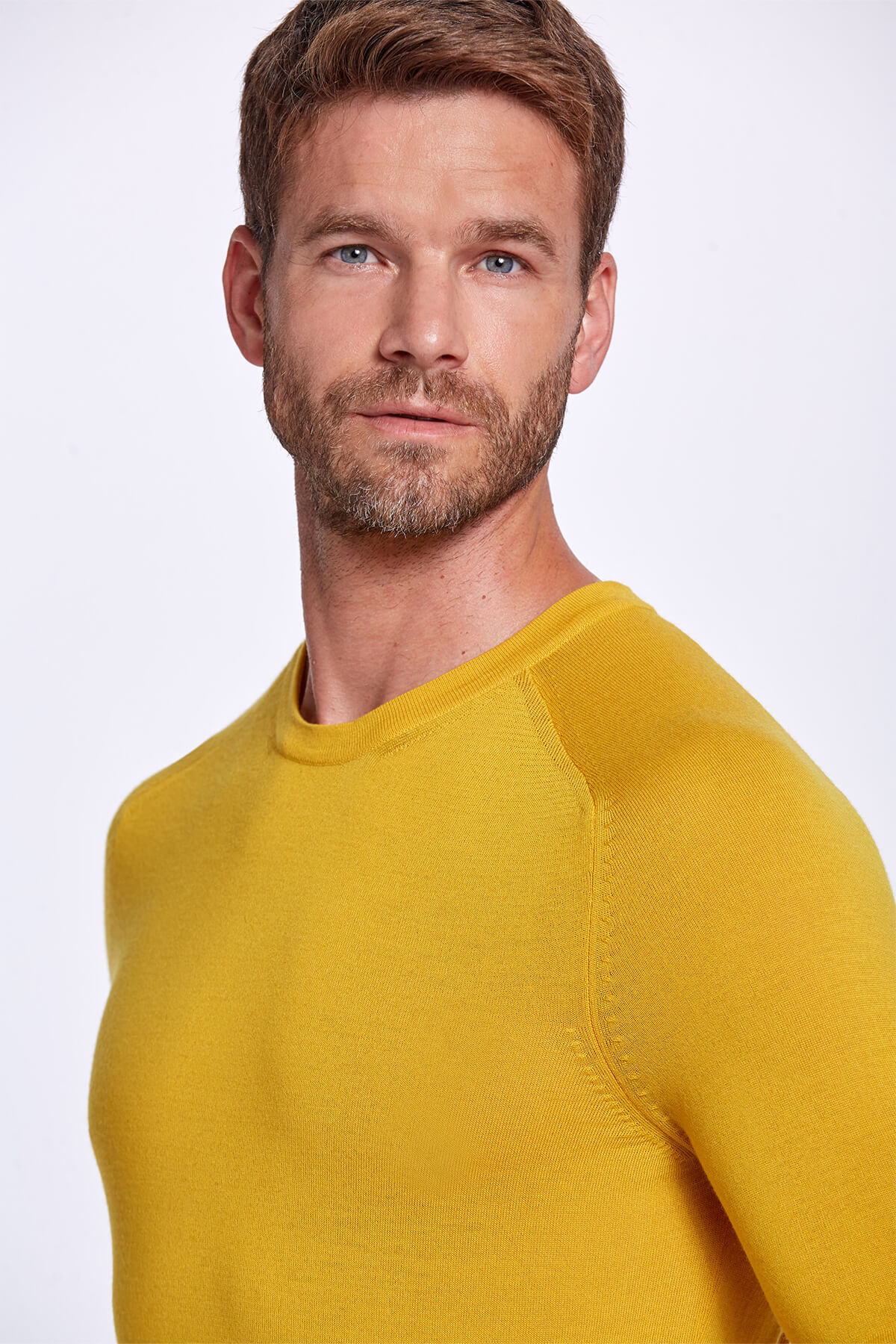 Bisiklet Yaka Slim Fit Merino Yün Sarı Triko