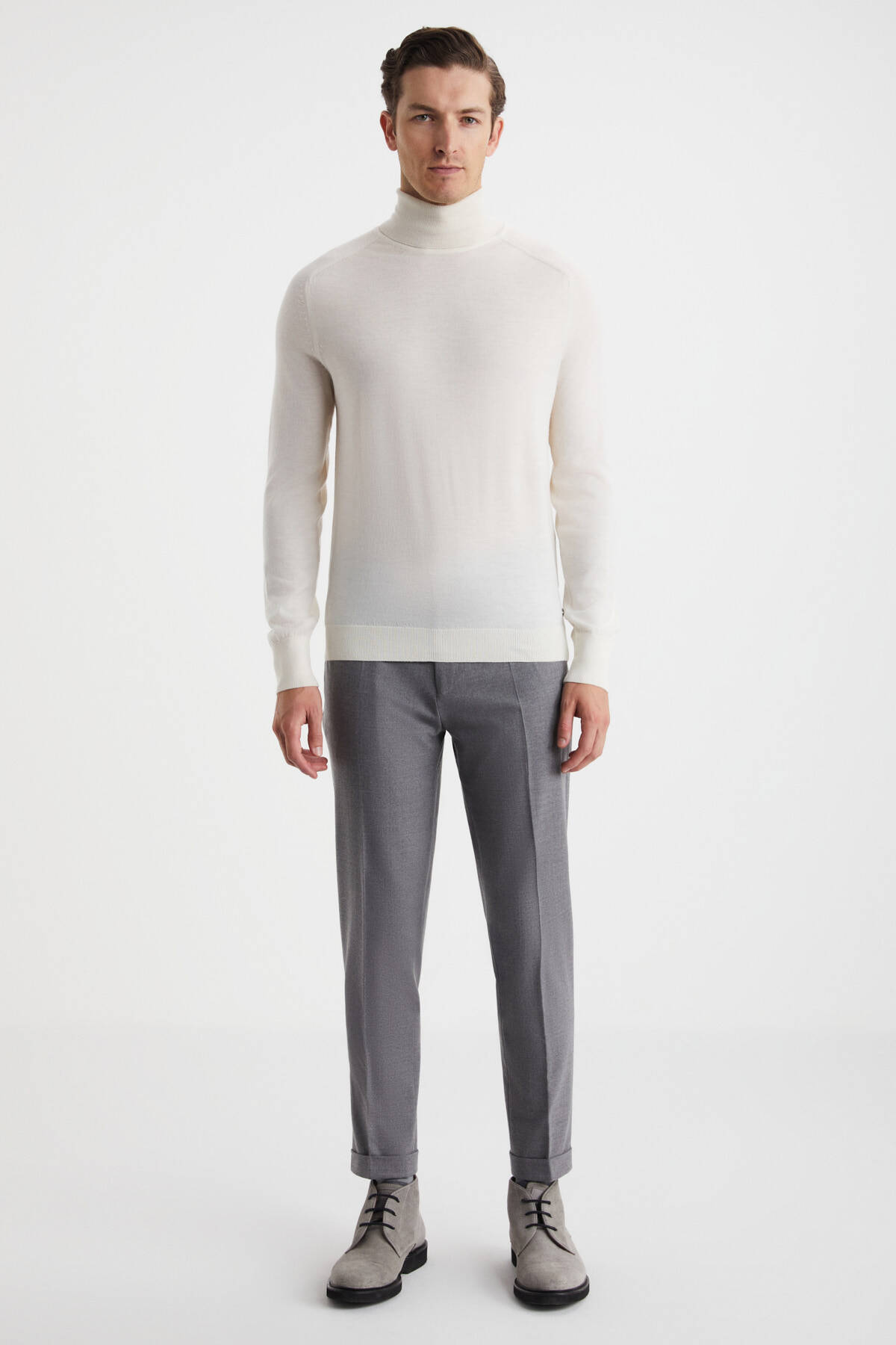 Ekru Boğazlı Slim Fit Merino Yün Triko