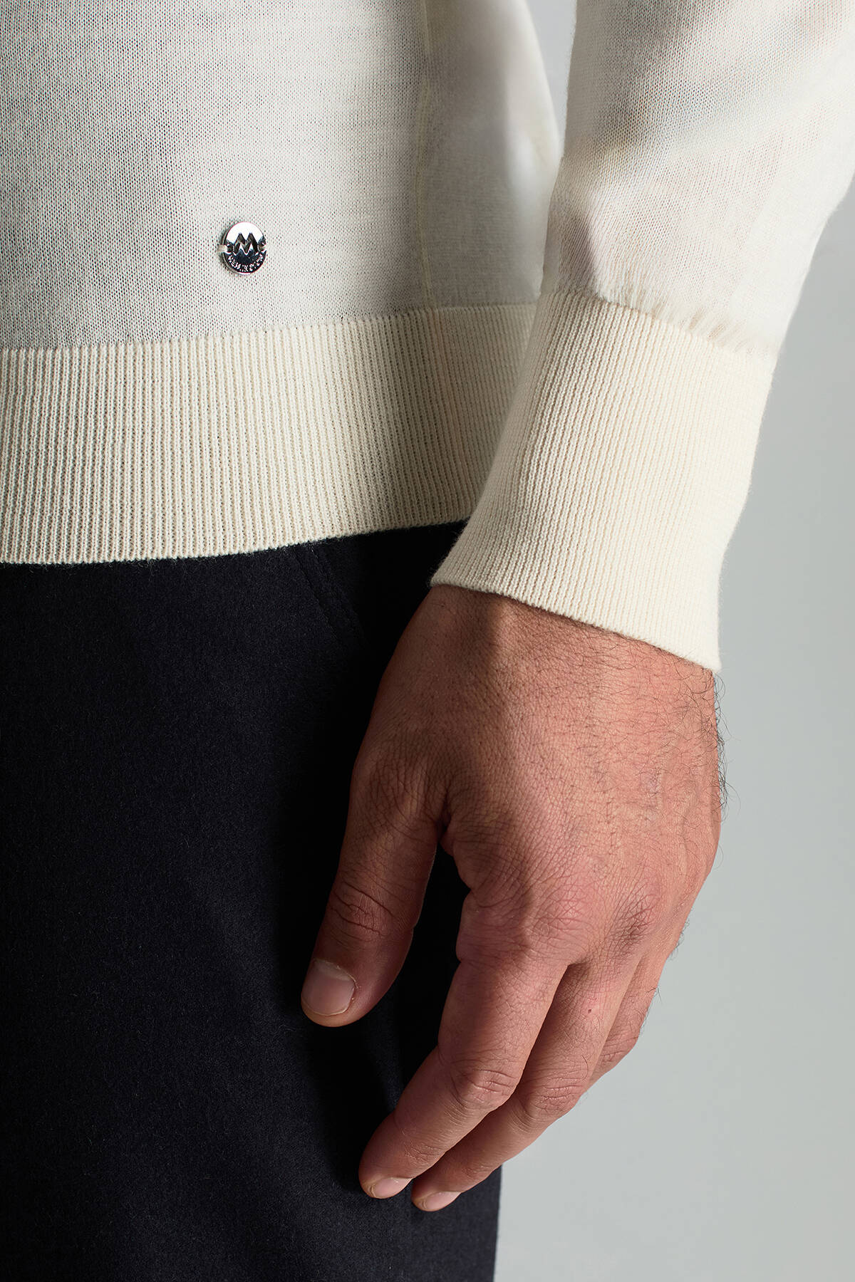 Ekru Boğazlı Slim Fit Merino Yün Triko
