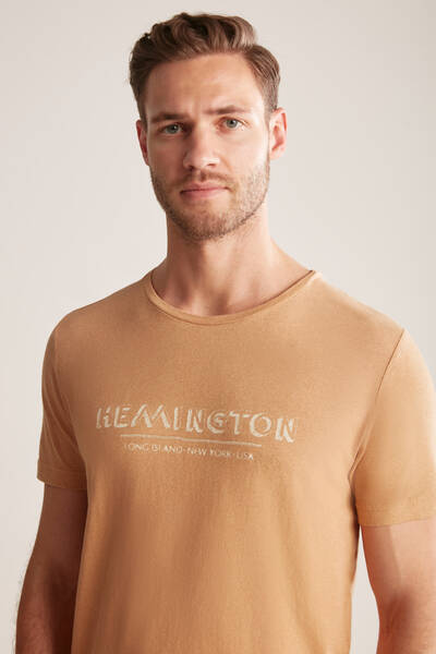 Hemington Baskılı Keten Pamuk Karışım Camel T-Shirt