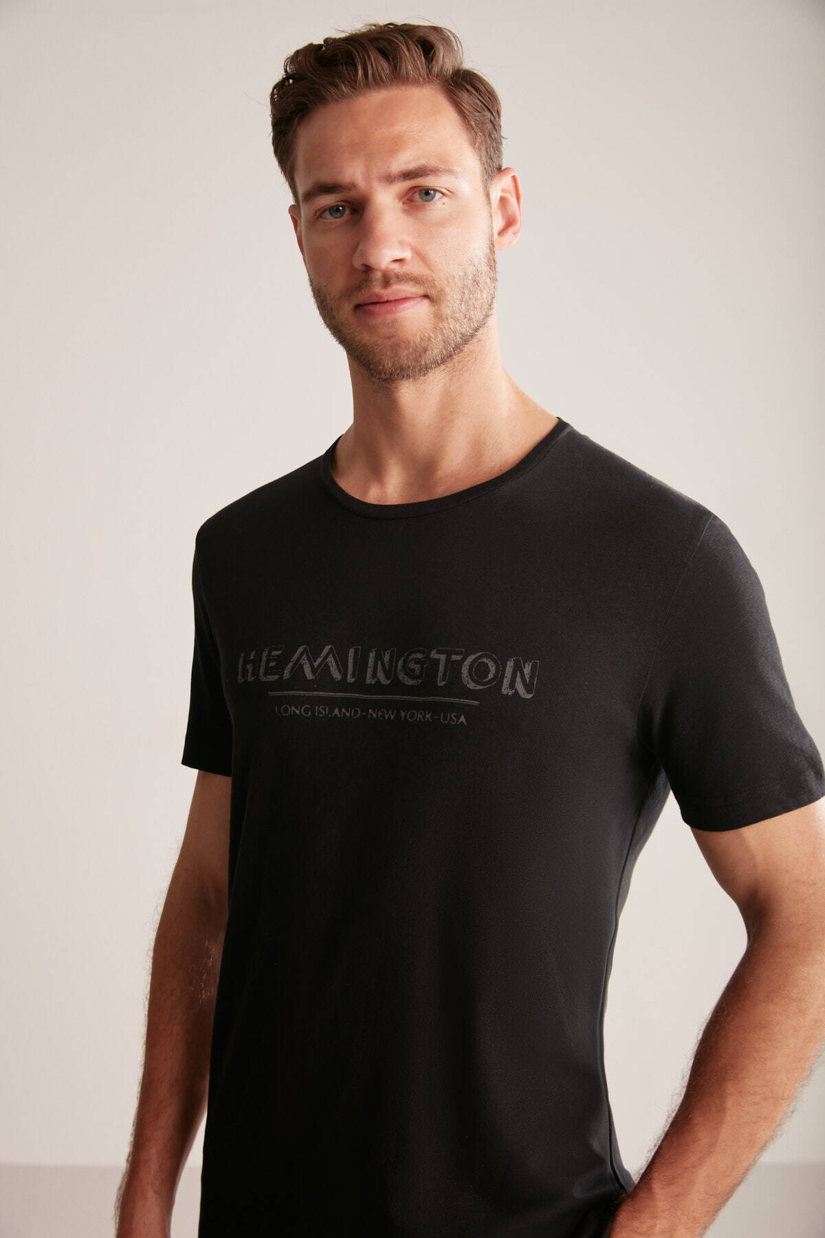 Hemington Baskılı Keten Pamuk Karışımlı Siyah T-Shirt