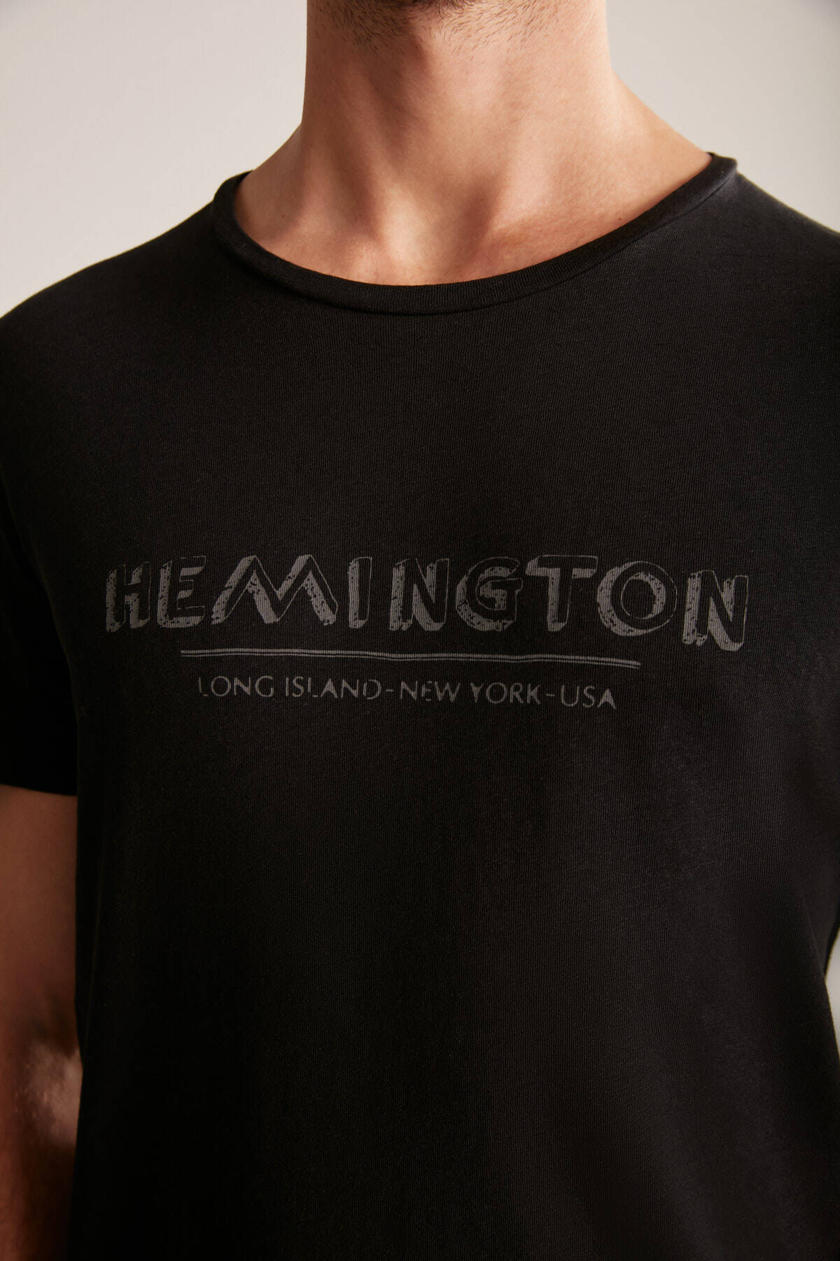 Hemington Baskılı Keten Pamuk Karışımlı Siyah T-Shirt