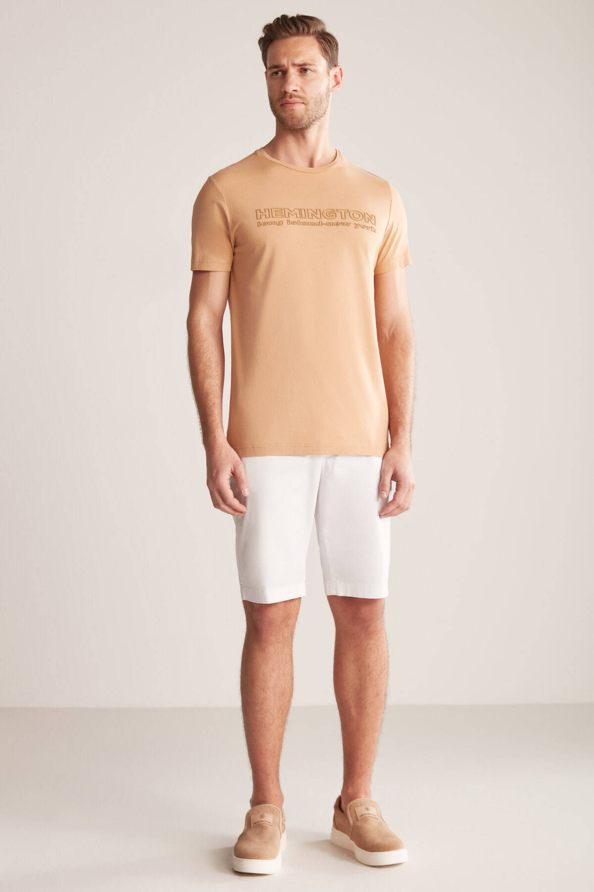Hemington Kabartma Baskılı Kum Rengi Pima Pamuk T-Shirt