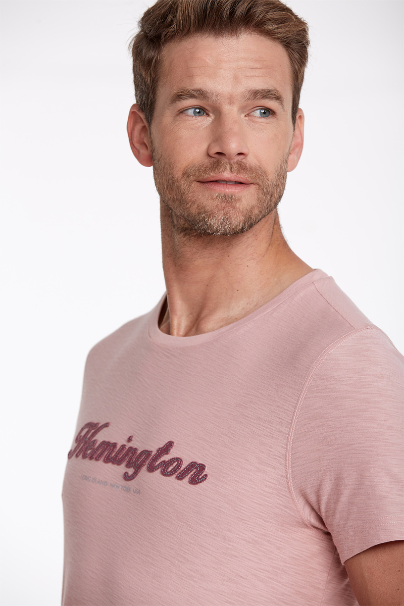Hemington Logolu Bisiklet Yaka Pembe Pamuk T-Shirt. 1 Hemington Logolu Bisiklet Yaka Pembe Pamuk T-Shirt. 1