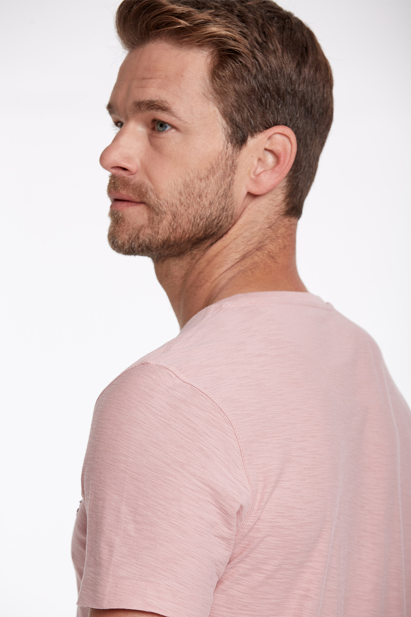 Hemington Logolu Bisiklet Yaka Pembe Pamuk T-Shirt. 5 Hemington Logolu Bisiklet Yaka Pembe Pamuk T-Shirt. 5