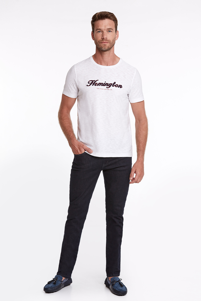 Hemington Logolu Bisiklet Yaka Kırık Beyaz Pamuk T-Shirt. 2 Hemington Logolu Bisiklet Yaka Kırık Beyaz Pamuk T-Shirt. 2
