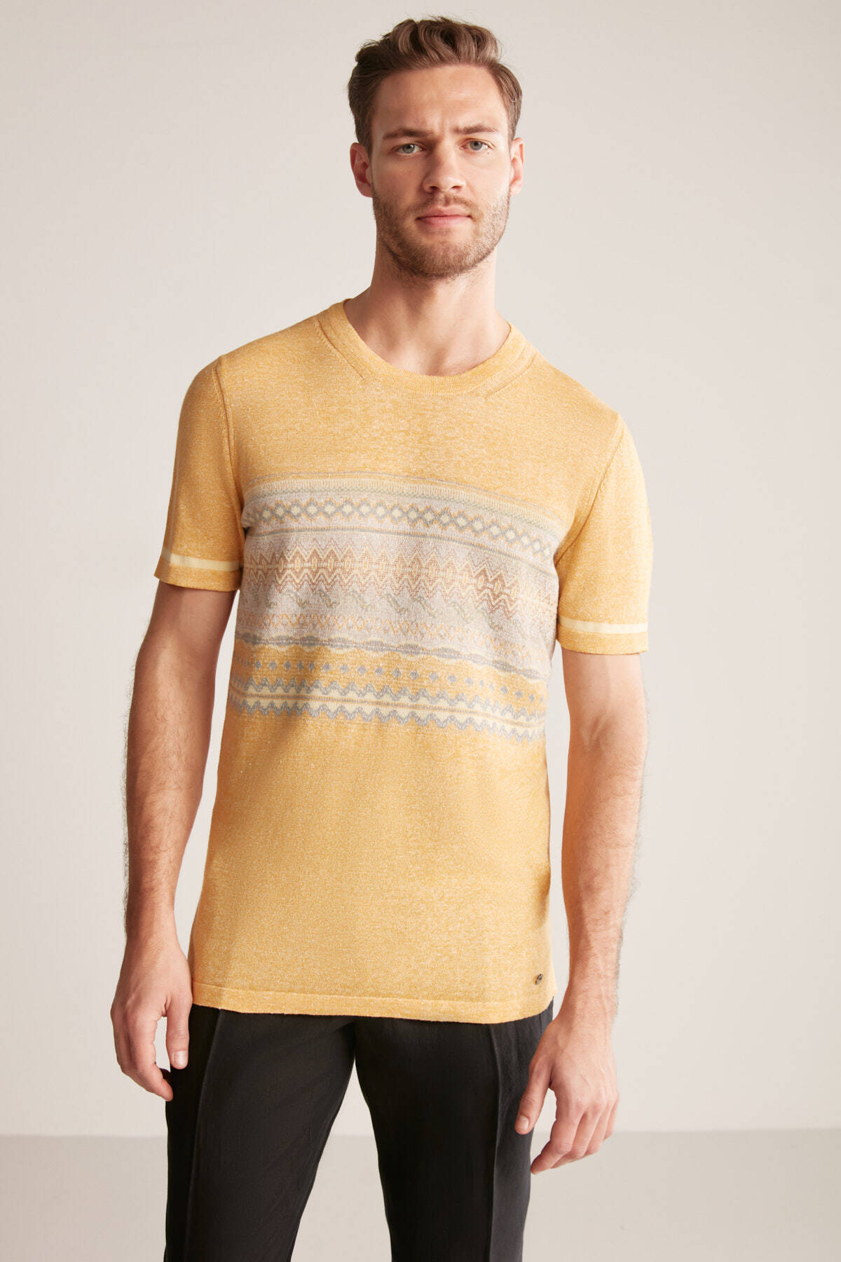 Keten Pamuk Karışım Etnik Desenli Sarı Triko T-Shirt