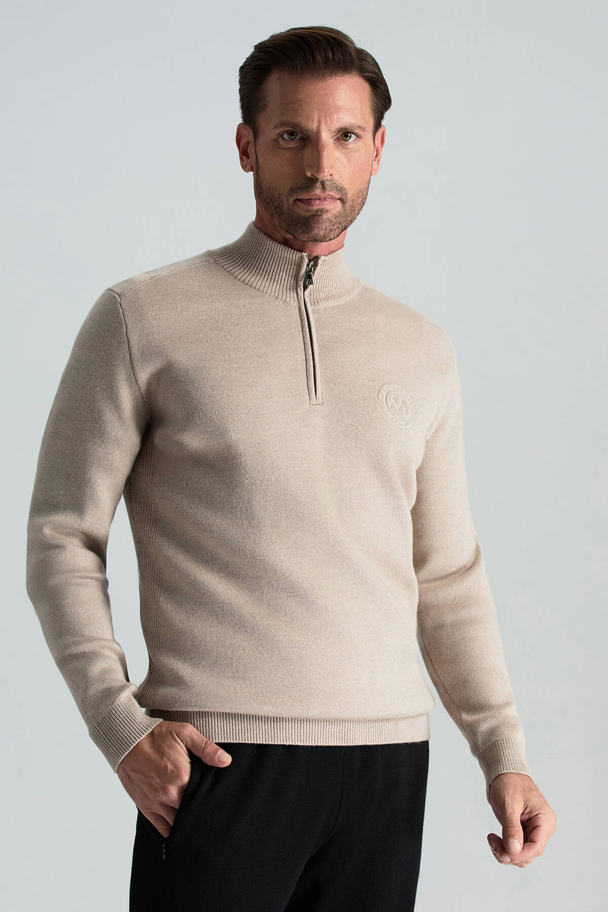 Kum Rengi Fermuarlı Merino Yün Activewear Triko