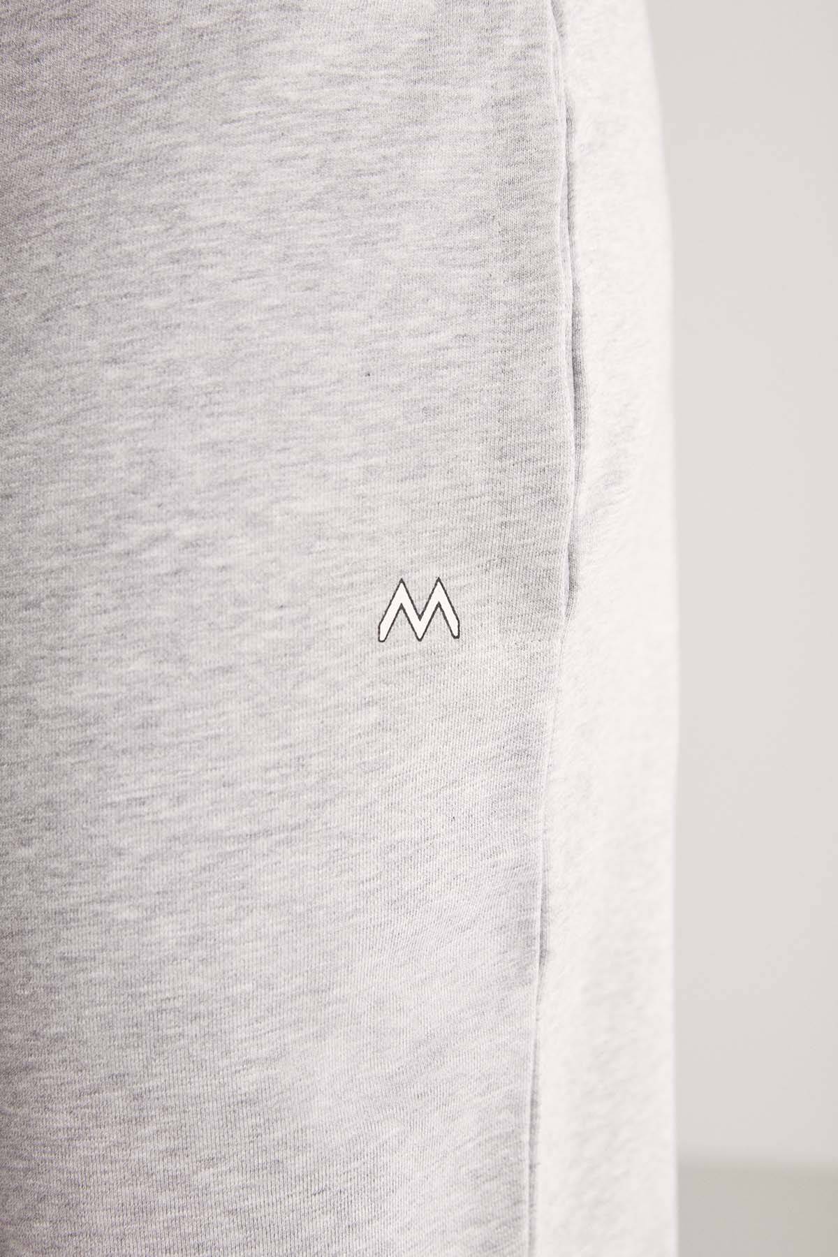 M Logolu Açık Gri Jogger Pantolon