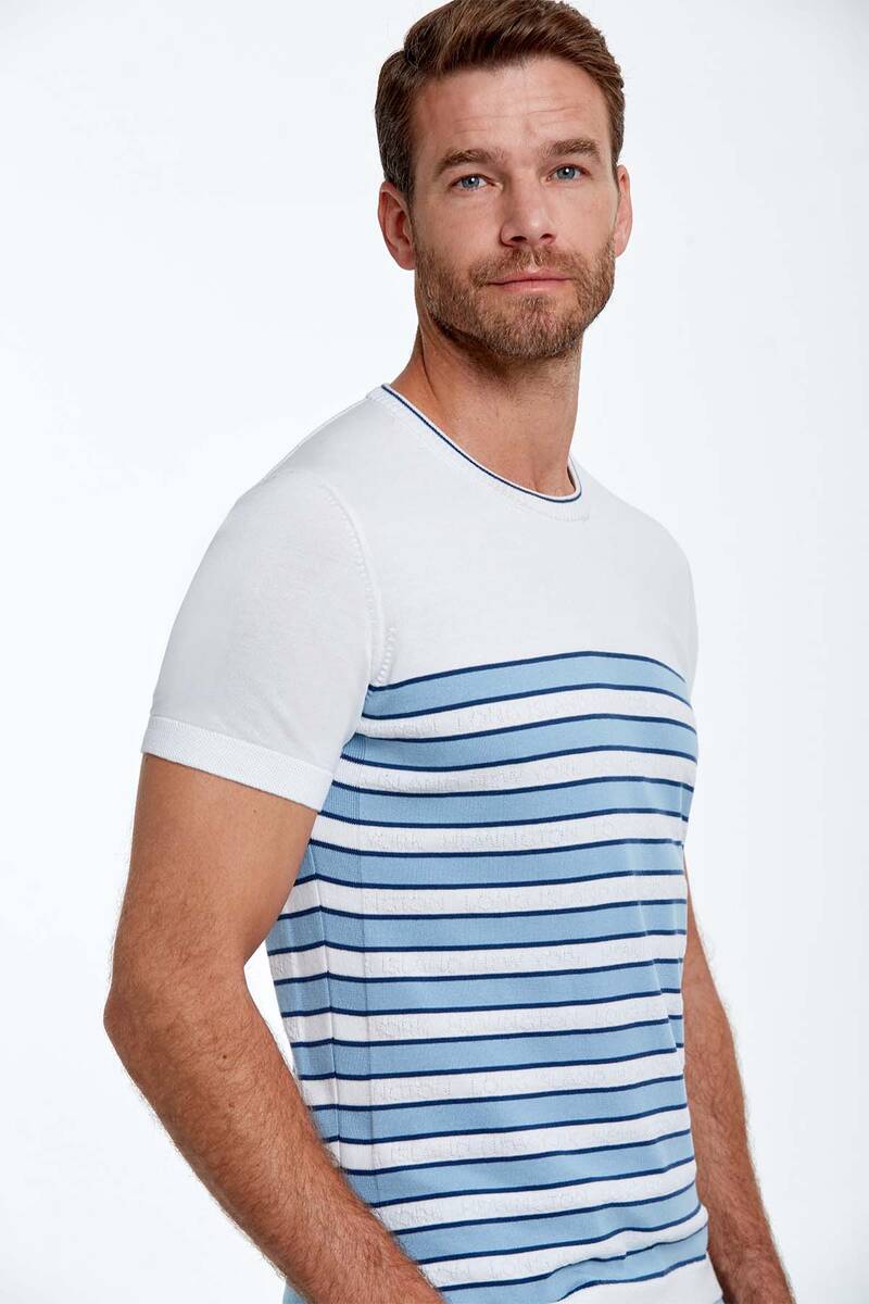 Hemington Mavi Çizgi Desenli Bisiklet Yaka Beyaz Triko T-Shirt. 4 Hemington Mavi Çizgi Desenli Bisiklet Yaka Beyaz Triko T-Shirt. 4