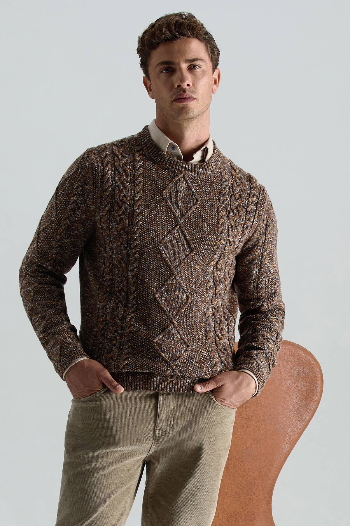 Merino Yün-İpek Karışım Aran Örgü Desen Bisiklet Yaka Tütün Rengi Kazak