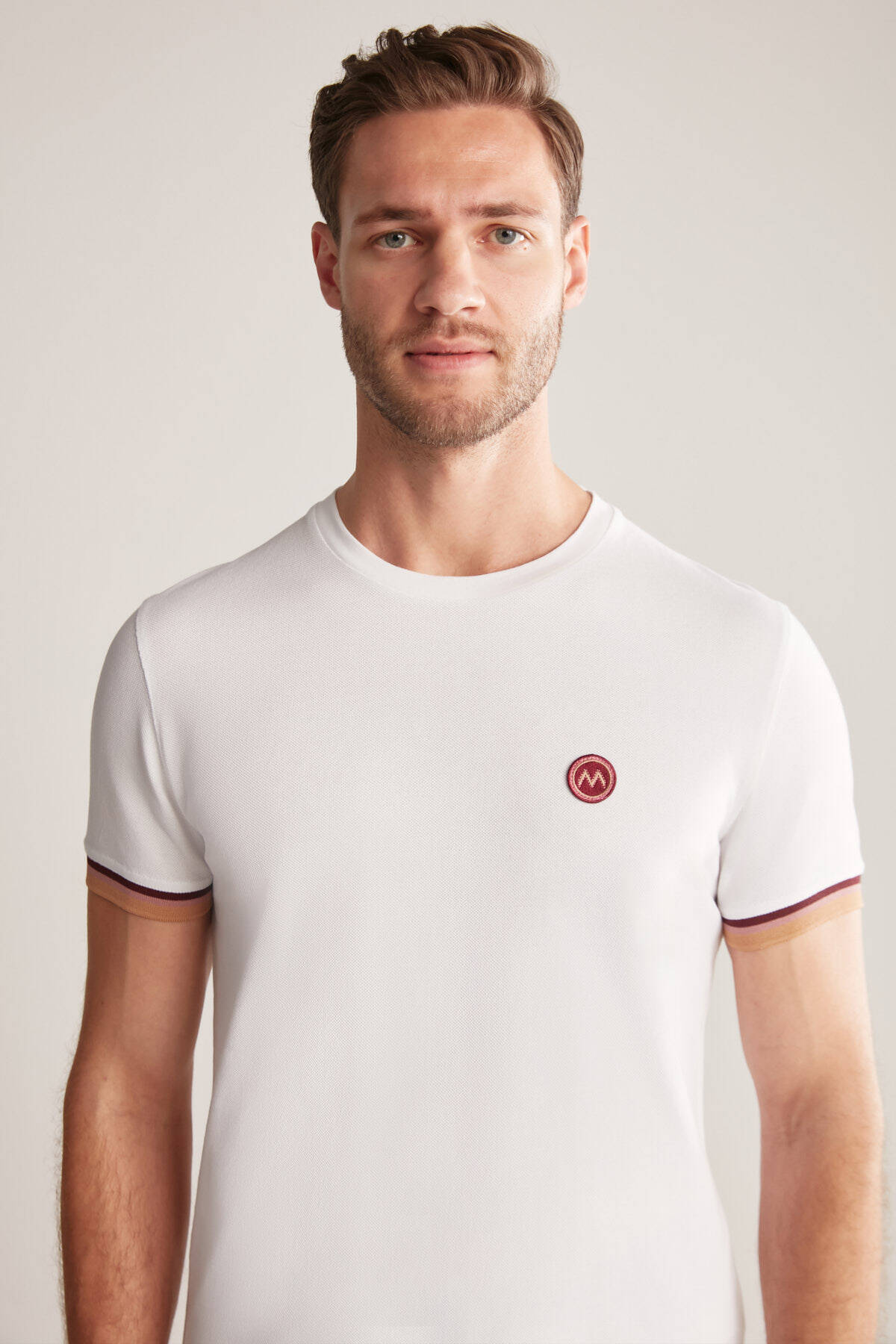 Nakış Logolu Pike Örgü Beyaz Bisiklet Yaka T-Shirt