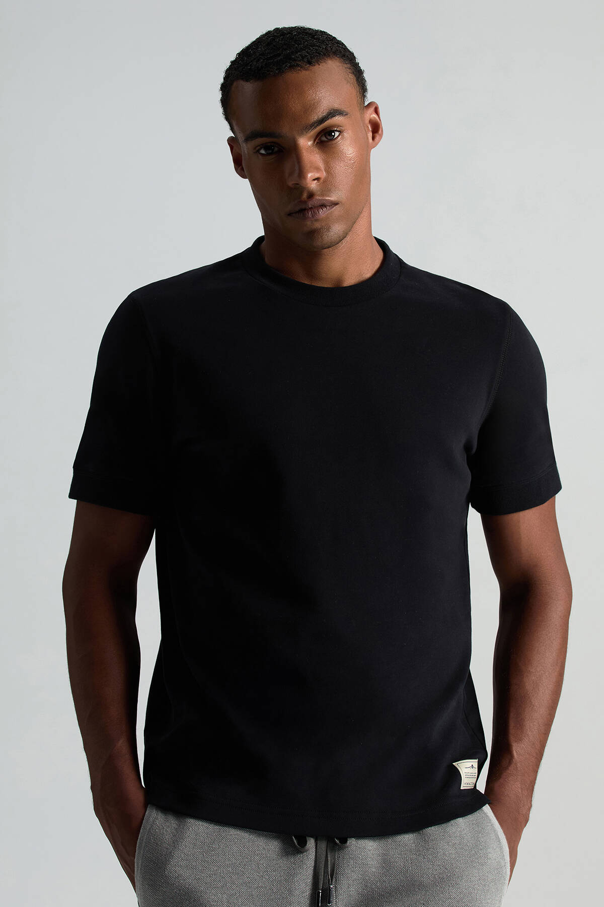 Saf Pamuk Bisiklet Yaka Siyah Basic T-Shirt