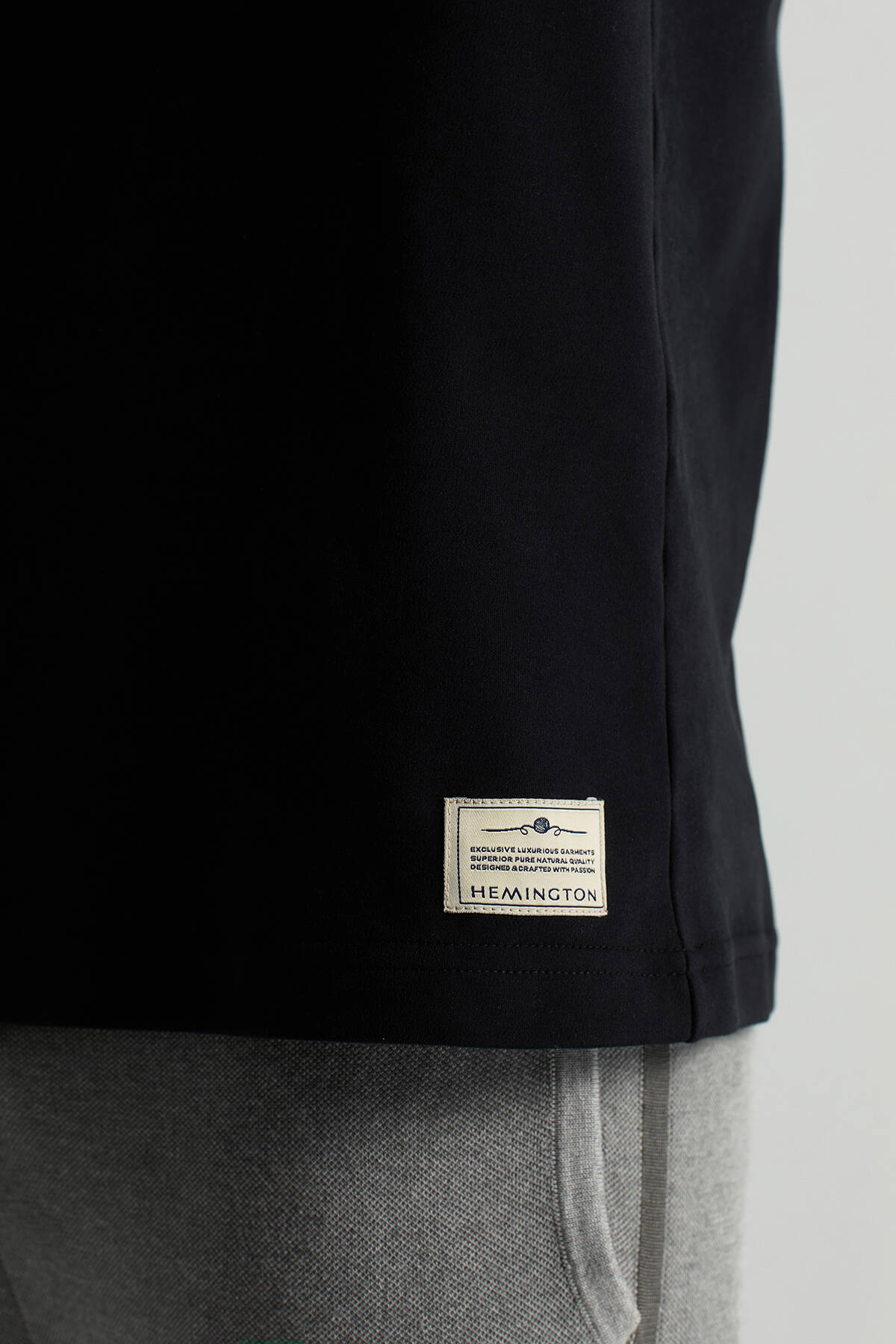 Saf Pamuk Bisiklet Yaka Siyah Basic T-Shirt
