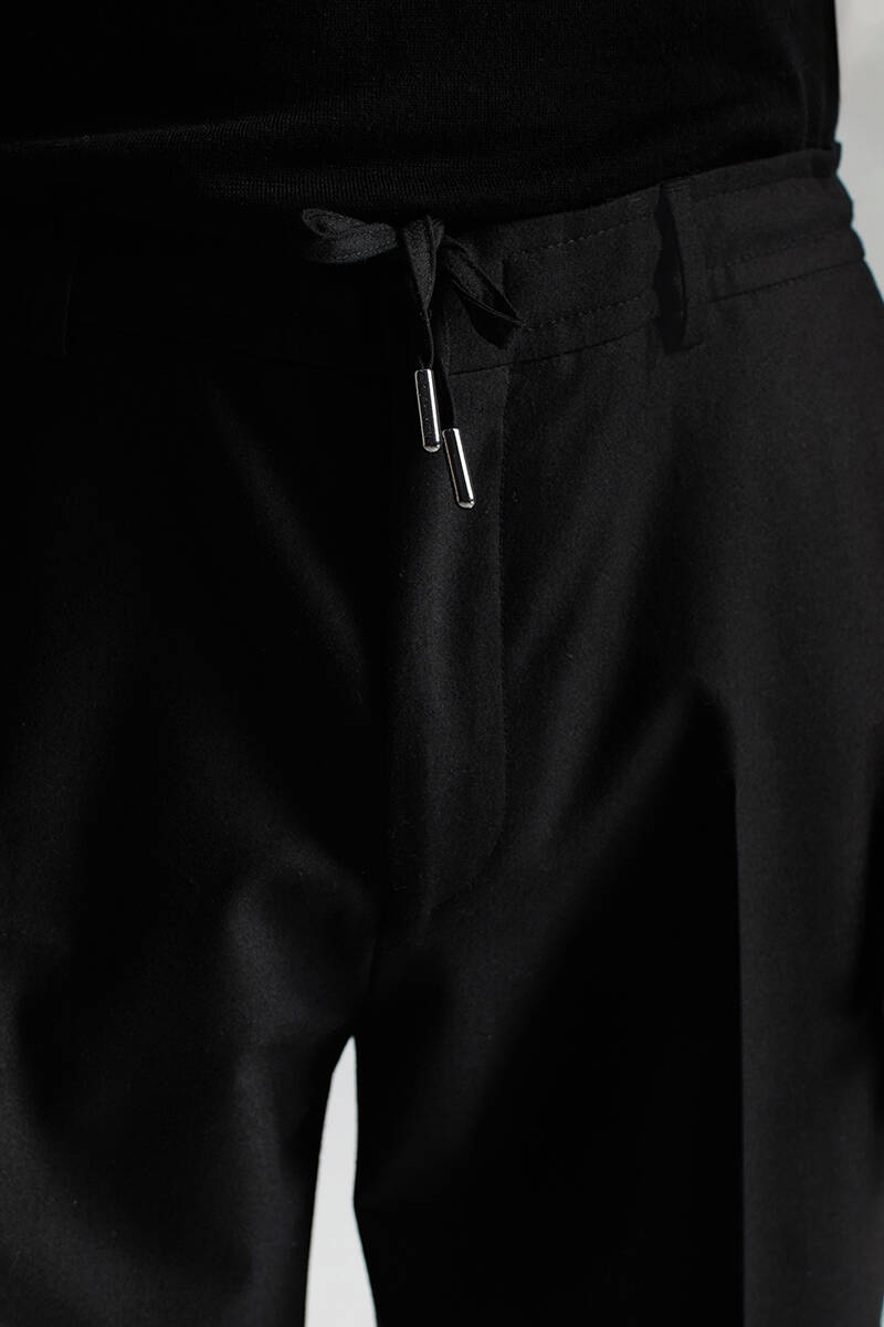 Saf Yün Bağcık Detaylı Siyah Chino Jogger Pantolon