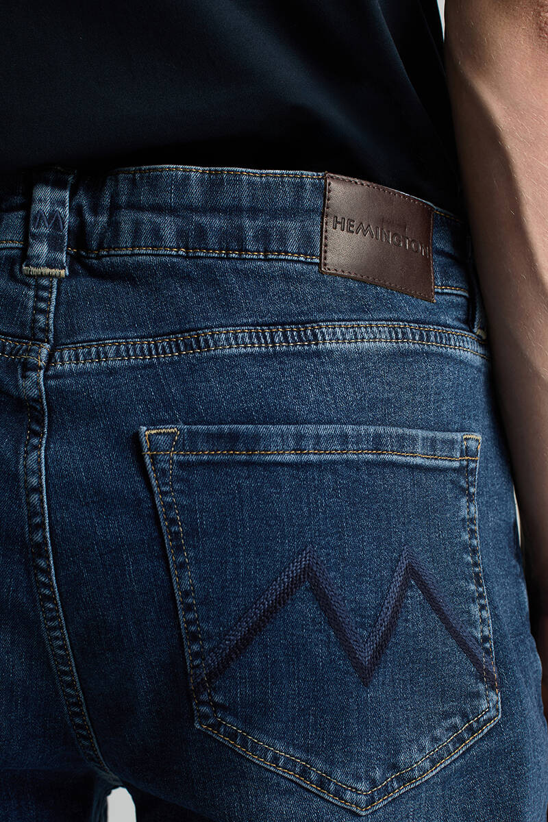 Saf Pamuk Slim Fit Lacivert Taşlanmış Denim Pantolon