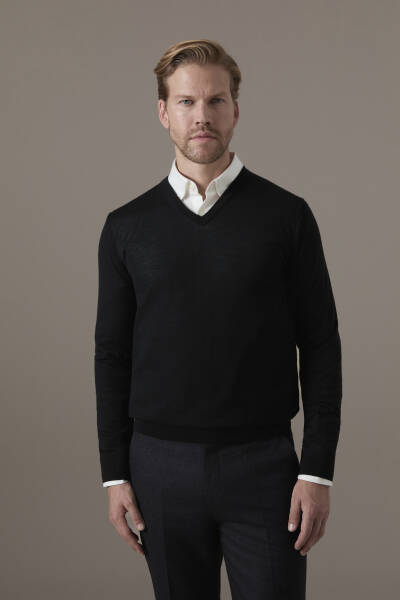 Ultrafine Merino Yünü V Yaka Siyah Triko - Hemington