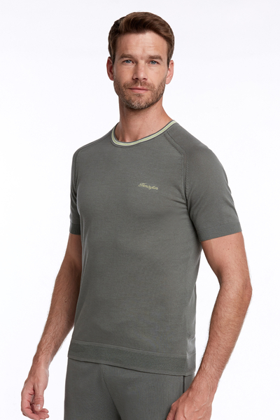 Yaka Detaylı Nakış Logolu Haki Triko T-Shirt