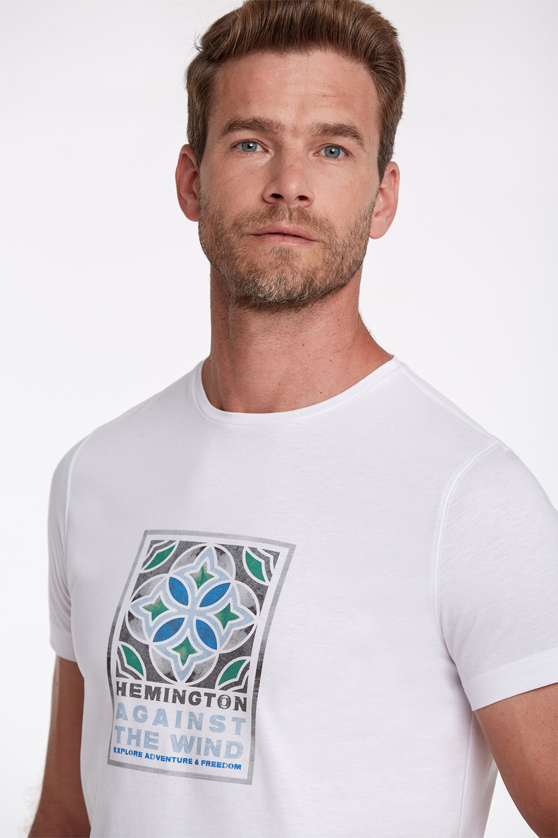 Hemington Yeşil Baskılı Bisiklet Yaka Beyaz T-Shirt. 5 Hemington Yeşil Baskılı Bisiklet Yaka Beyaz T-Shirt. 5